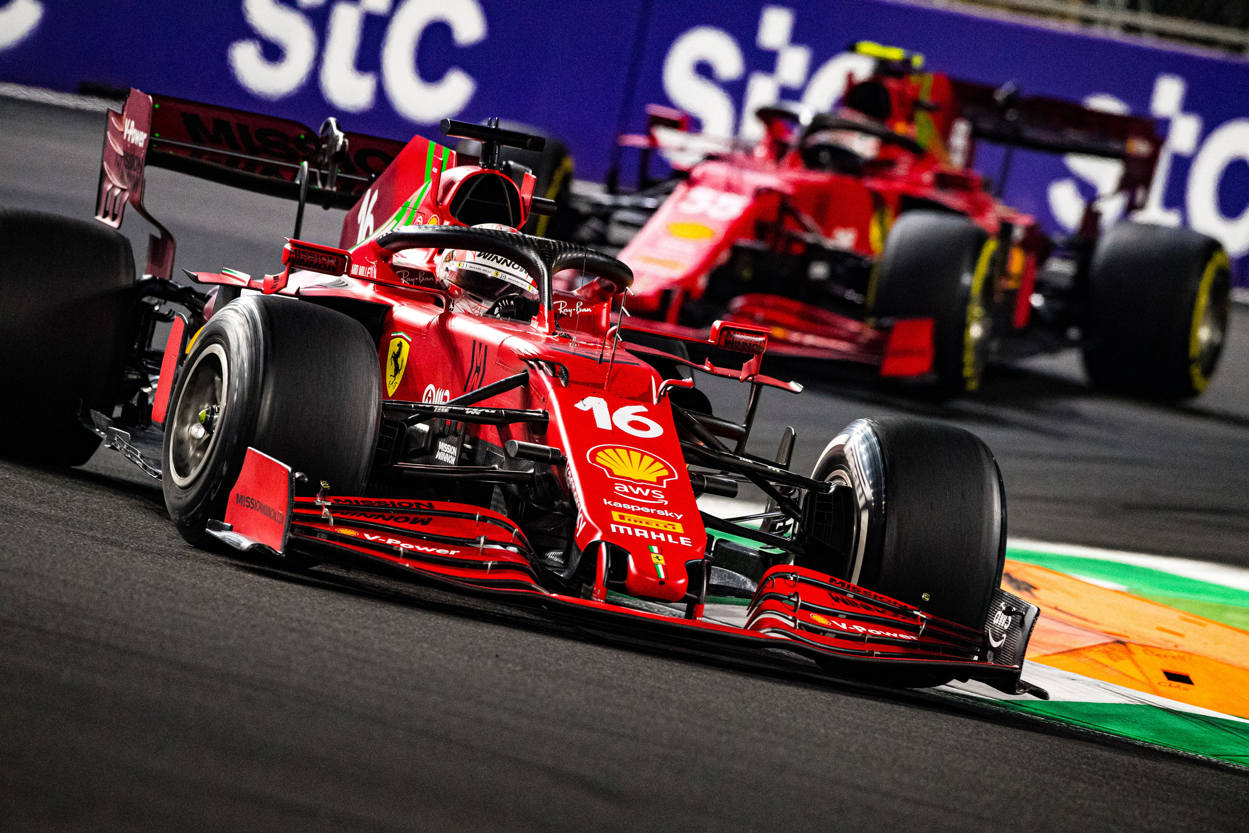 F1: Räikkönen rajtszámára fájt Leclerc foga