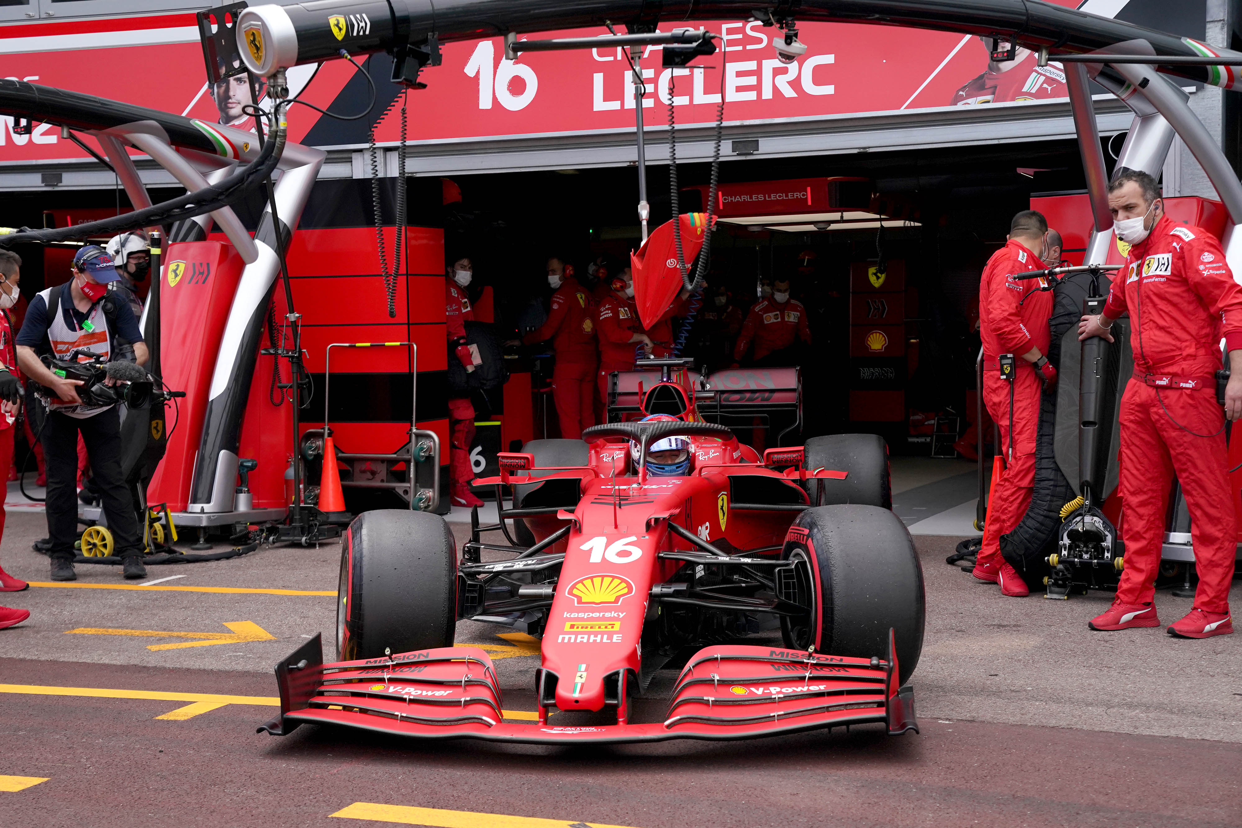 F1: Új váltót kaphat Leclerc Azerbajdzsánban