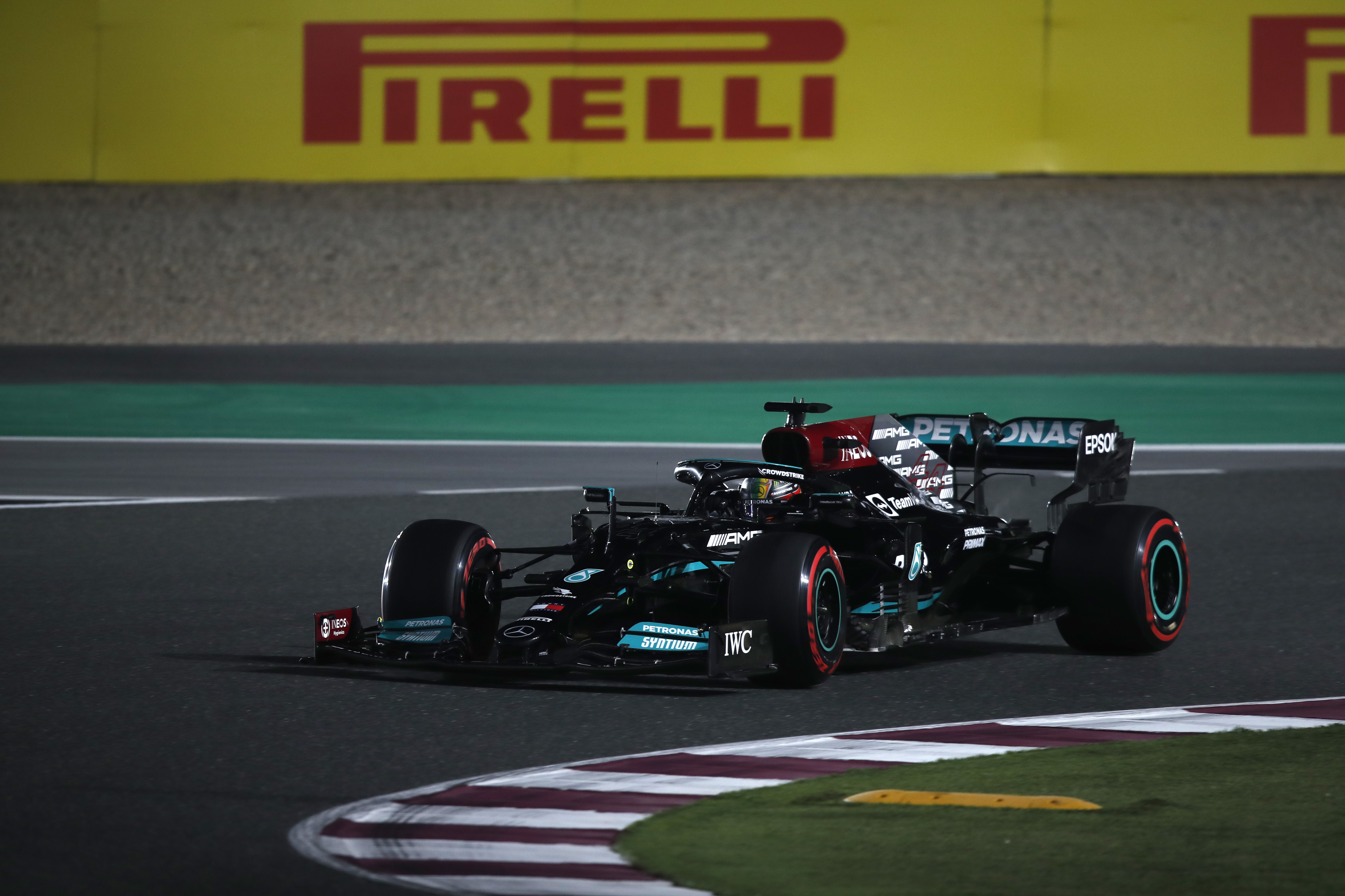 F1: Hamilton tarolt a katari pole-ért