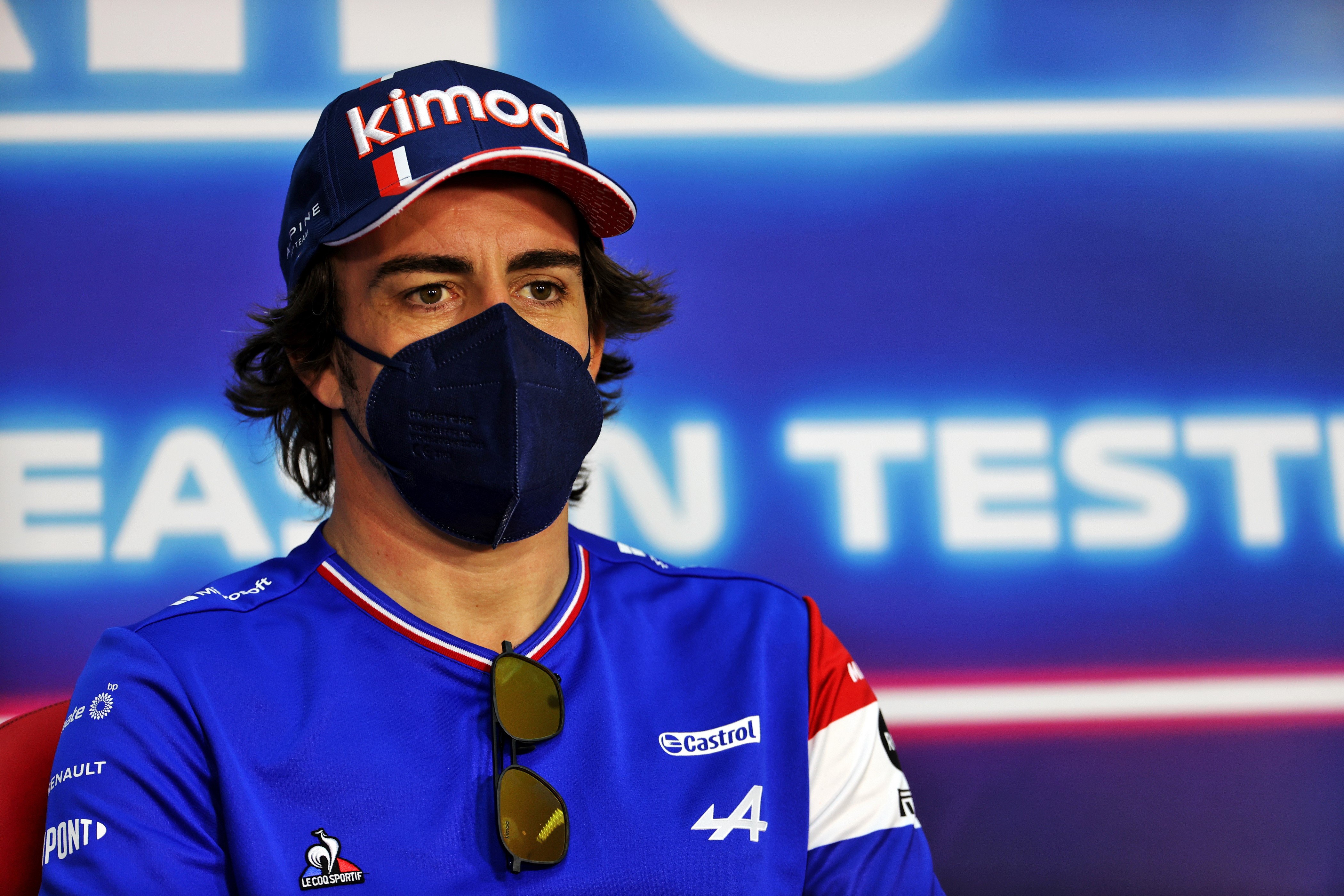 F1: Titánlapokkal az állkapcsában fog versenyezni Alonso