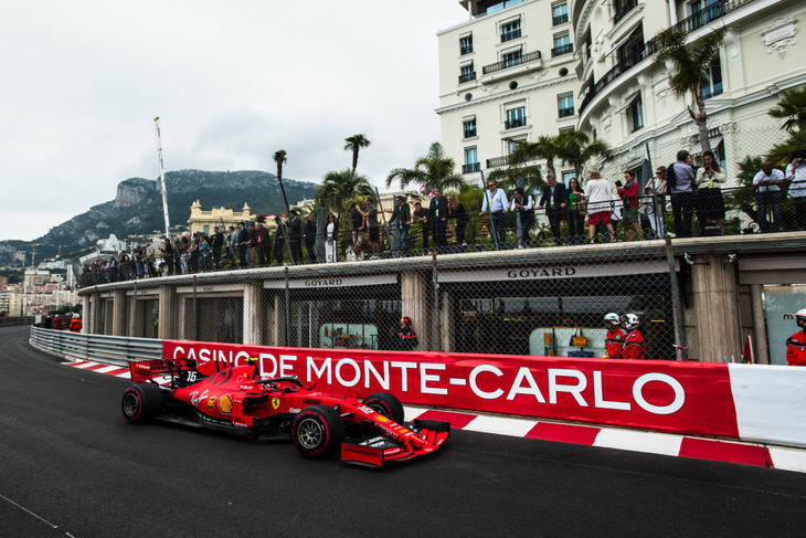 F1 - FELEMÁSAN HANGOLT A MONACÓI IDŐMÉRŐRE A FERRARI: LECLERC AZ ÉLEN, VETTEL AUTÓT TÖRT