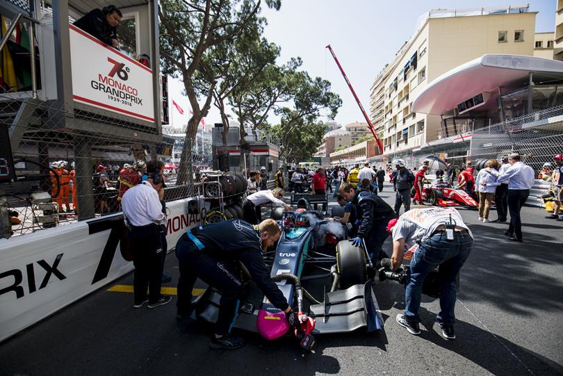 F2 - ALBON RAJTBÜNTETÉST KAPOTT A BOXBALESETÉRT