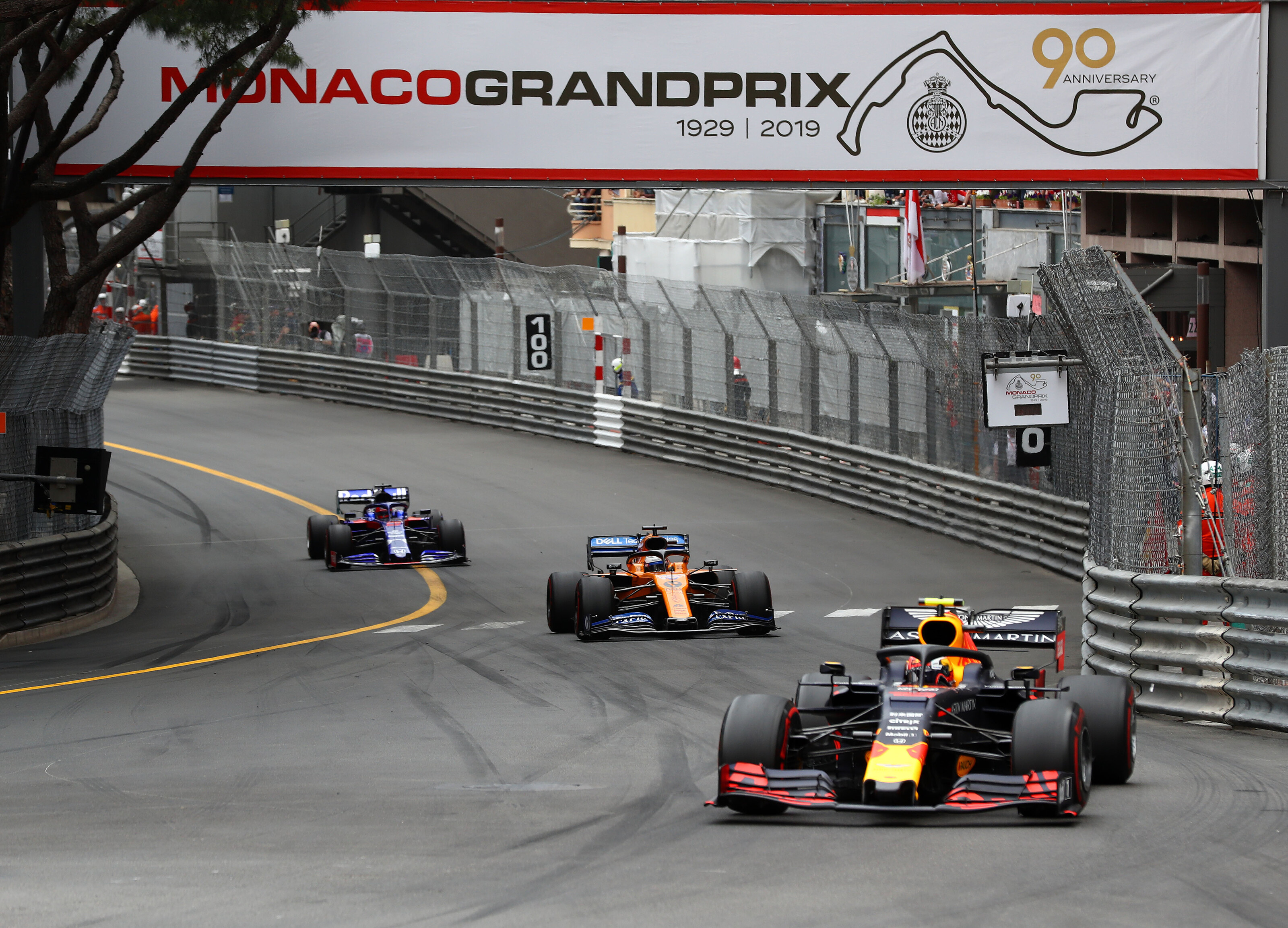 Hivatalos: Újabb versenyeket halasztottak el az F1-ben!