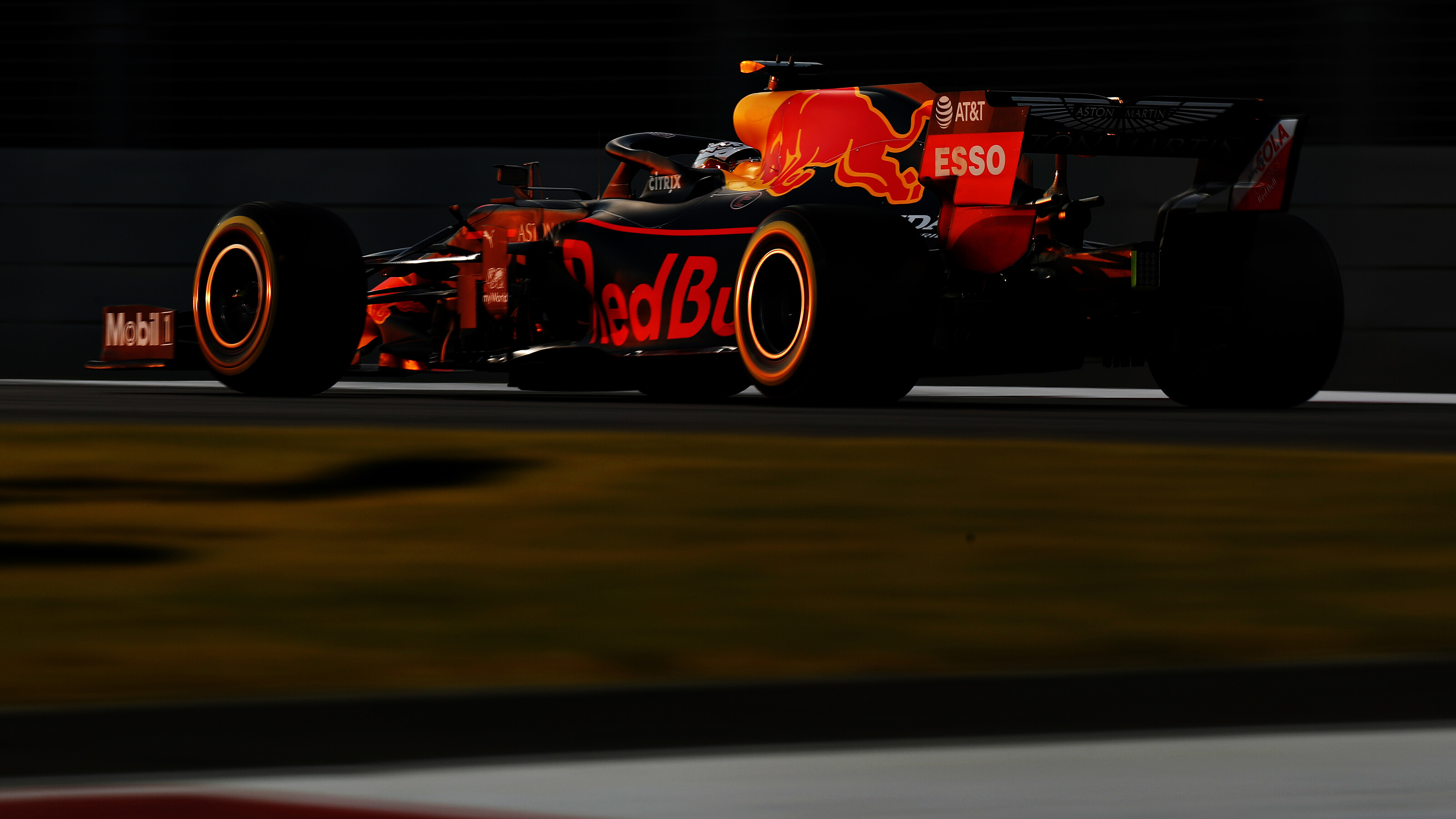 F1: Újabb fontos parterével hosszabbított a Red Bull