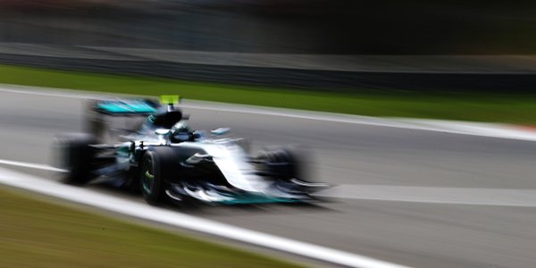 F1 - GUMIKÁOSZ, ROSBERG-GYŐZELEM AZ ELSŐ EDZÉSEN KÍNÁBAN!