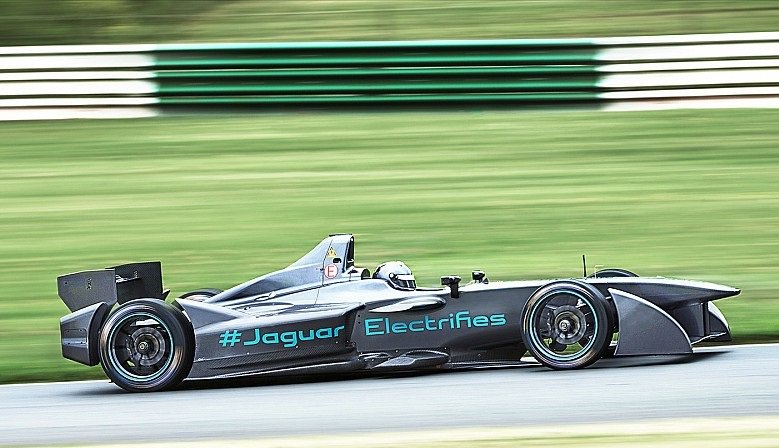 FORMULA E - PROBLÉMÁK A JAGUARRAL A TESZTEN