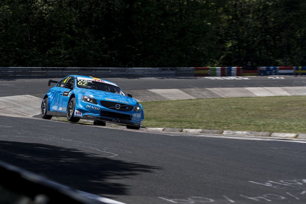 WTCC - DRÁMAI DEFEKTEK A NYITÓFUTAMON: BJÖRK NYERT, MICHELISZ 7.