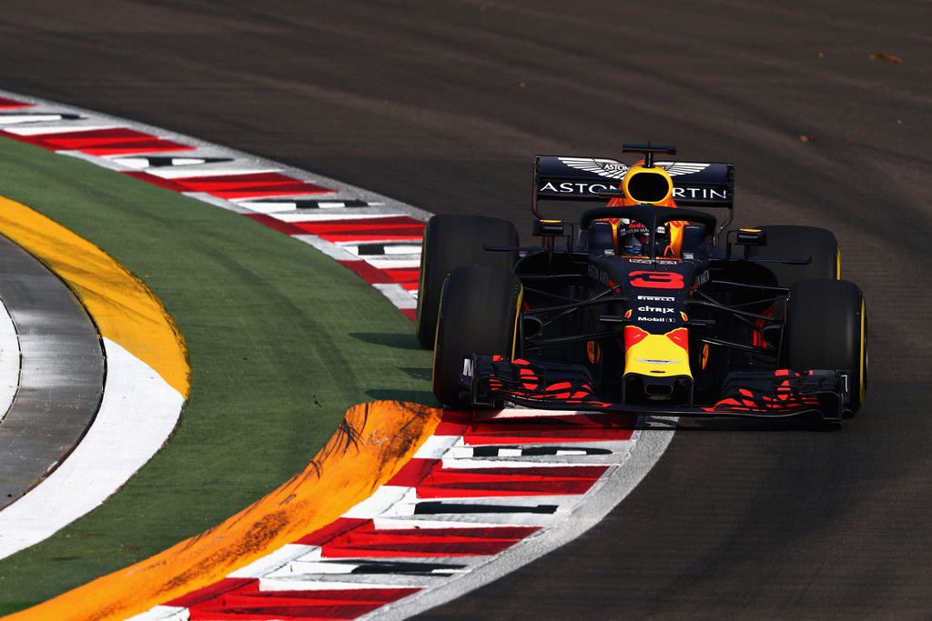 daniel_ricciardo_f1_grand_prix_singapore_practice_8qk-zngp3i-x.jpg