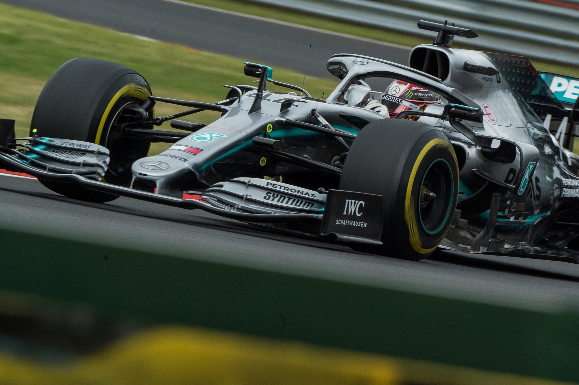 F1: Hamiltoné az utolsó edzés, de nagyon szoros az eleje