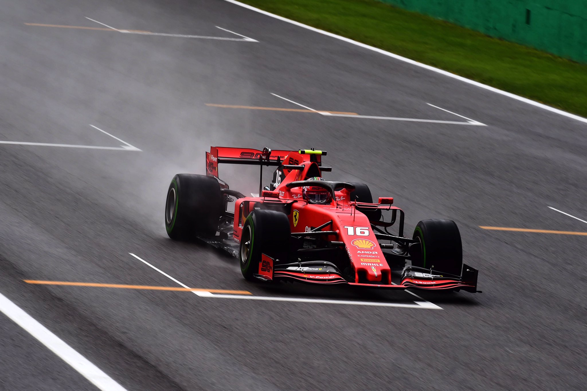 F1: Leclerc az élen a McLarenek előtt az esős monzai nyitóedzésen