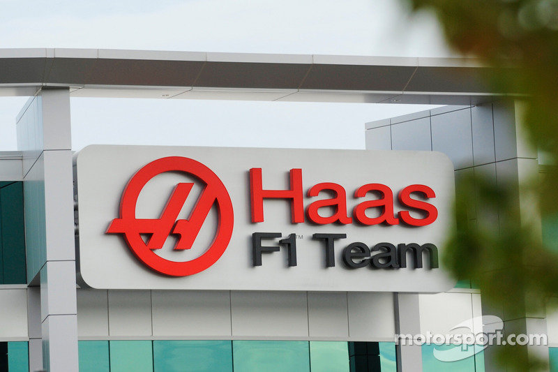 f1-a-visit-with-gene-haas-haas-f1-team-2014-the-haas-f1-team-headquarters-in-kannapolis-n_3.jpg