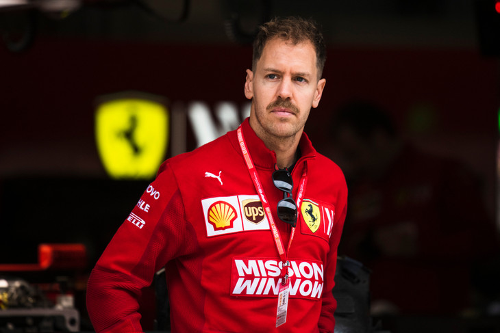 F1 - VETTEL KEMÉNYEBB GUMIKON IS BEHÚZTA A KÍNAI NYITÁNYT