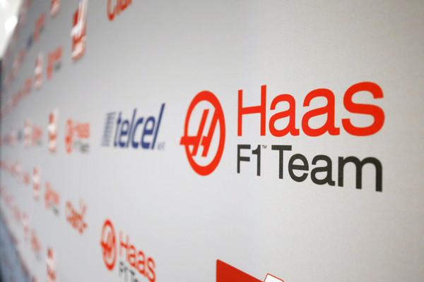 F1 - HIVATALOS: A HAAS F1 TEAM AUTÓJA ÁTMENT A TÖRÉSTESZTEKEN!