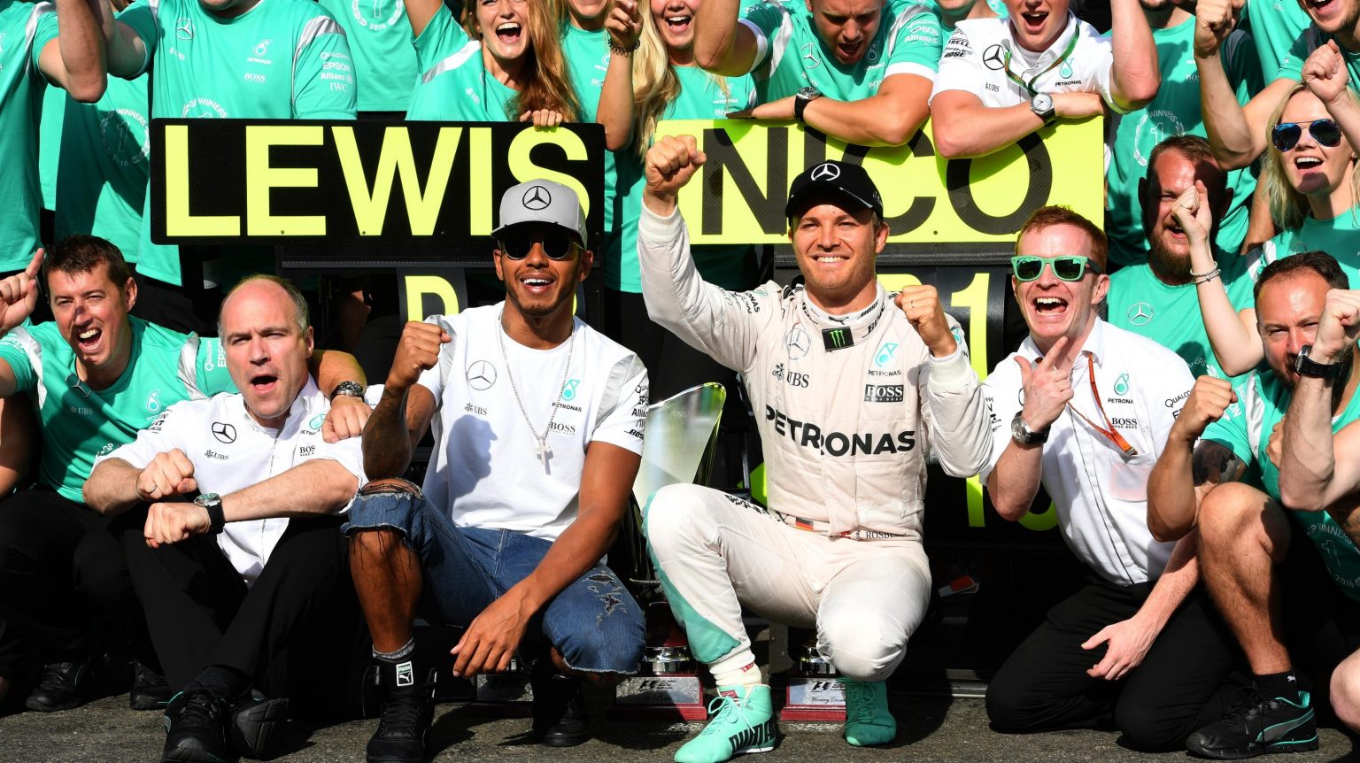 F1 - ROSBERG NYERTE AZ AKCIÓDÚS BELGA NAGYDÍJAT