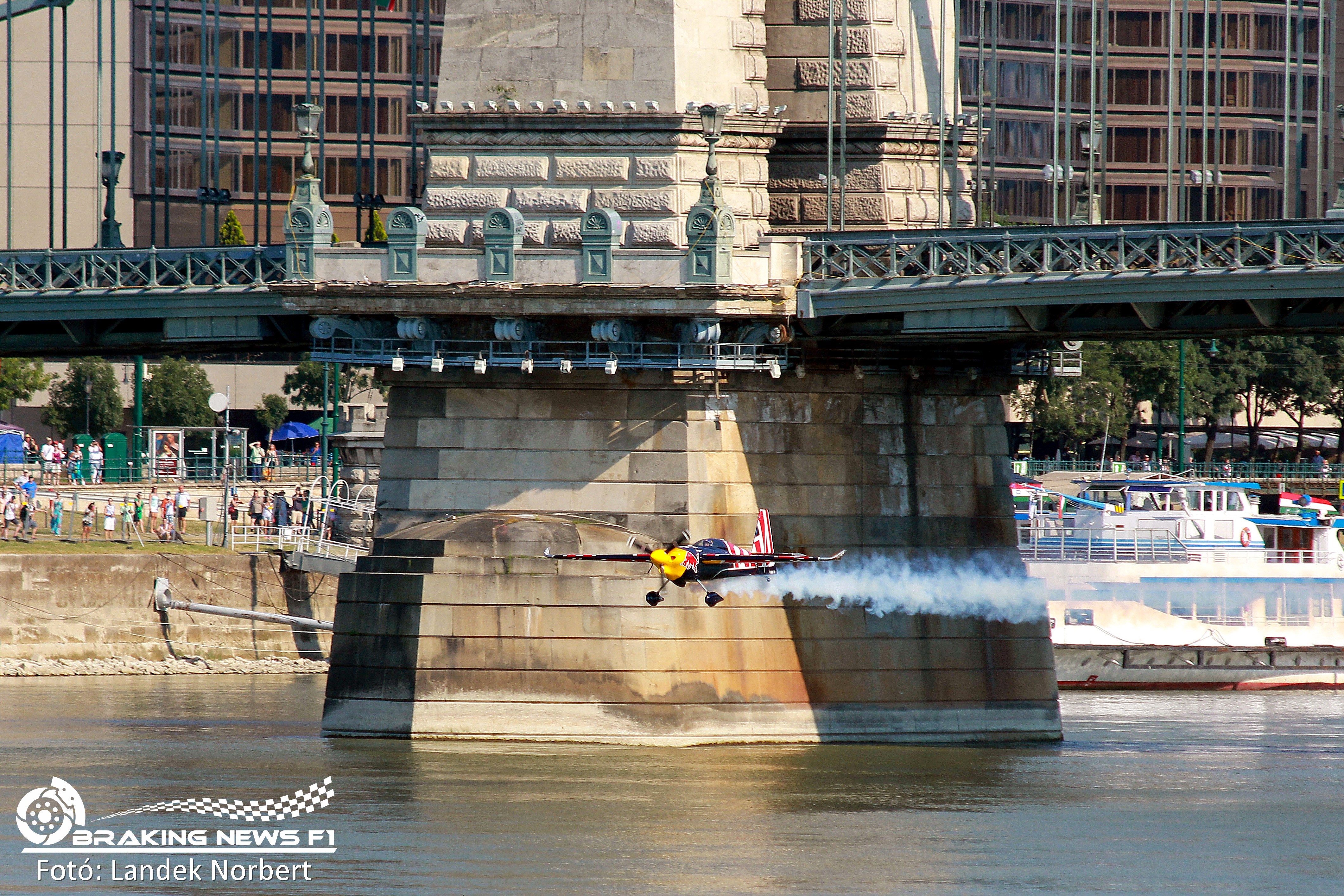 RED BULL AIR RACE - HANNES ARCH NYERT BUDAPESTEN, BESENYEI PÉTER IDEI LEGJOBB EREDMÉNYÉVEL A 6. HELYEN VÉGZETT!