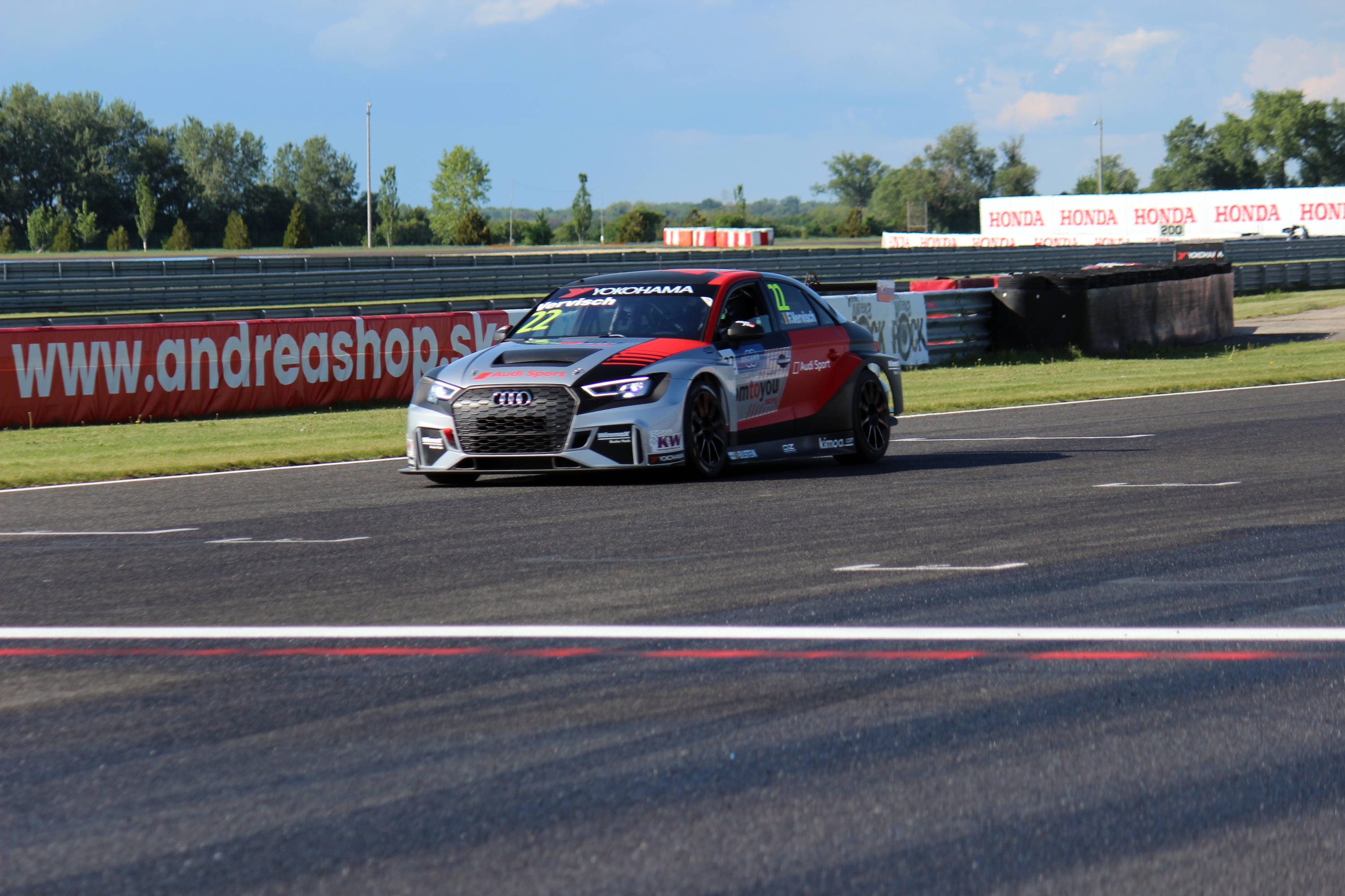 WTCR - A 9. HELYRŐL VERVISCHÉ AZ ELSŐ FUTAM, MICHELISZ LEGJOBB HYUNDAIOSKÉNT DOBOGÓS