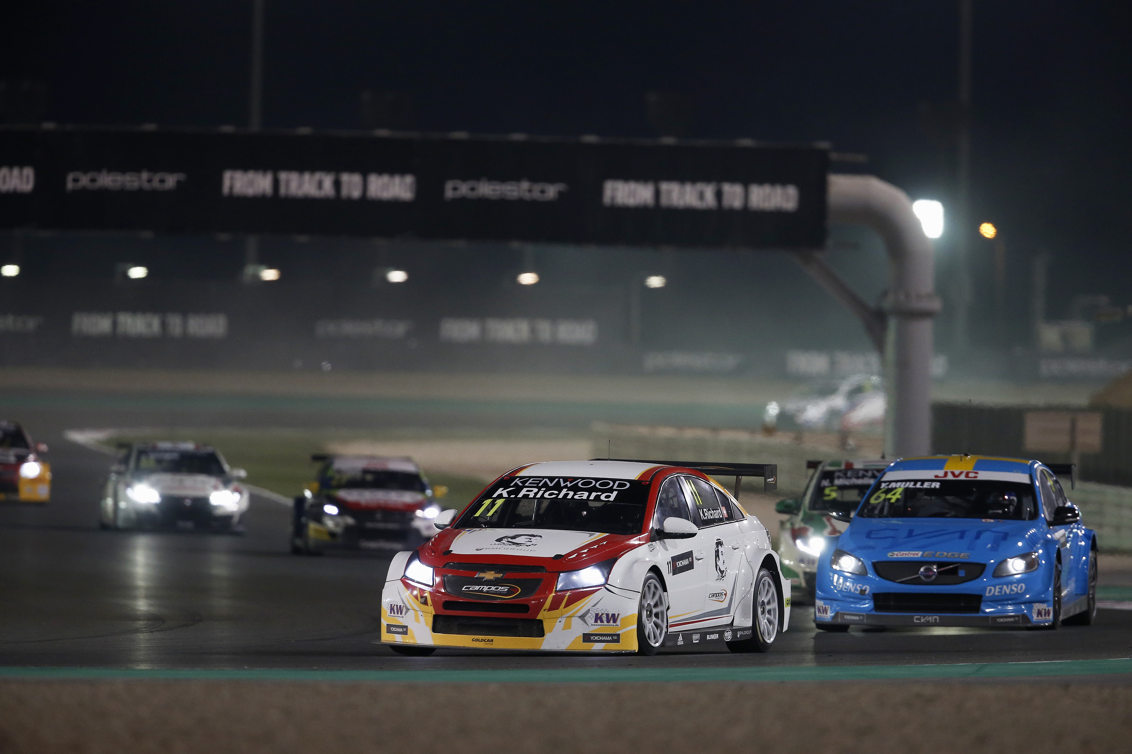 kris_richard_leads_yvan_muller_at_wtcc_race_of_qatar_2017-jpg.jpg