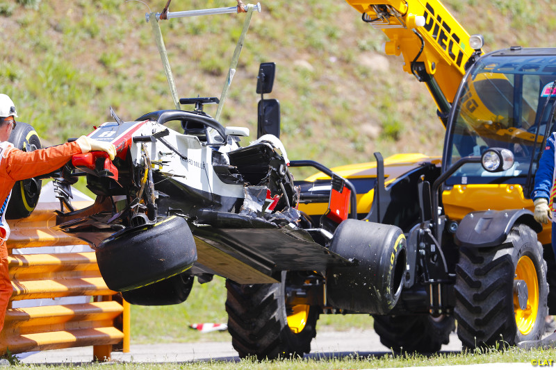 F1 - NEM ÚSZTA MEG BÜNTETÉS NÉLKÜL GROSJEAN A BARCELONAI KALAMAJKÁT