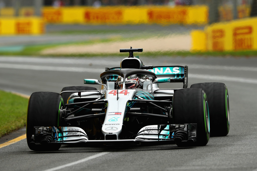 F1 - HAMILTON EGY ELKÉPESZTŐ KÖRREL REPÍTETTE A POLE-BA A MERCEDEST AZ ÉVADNYITÓN