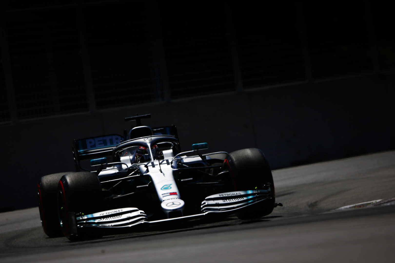 F1: Hamilton vezetésével Mercedes-fölénnyel indult a Paul Ricard-i hétvége
