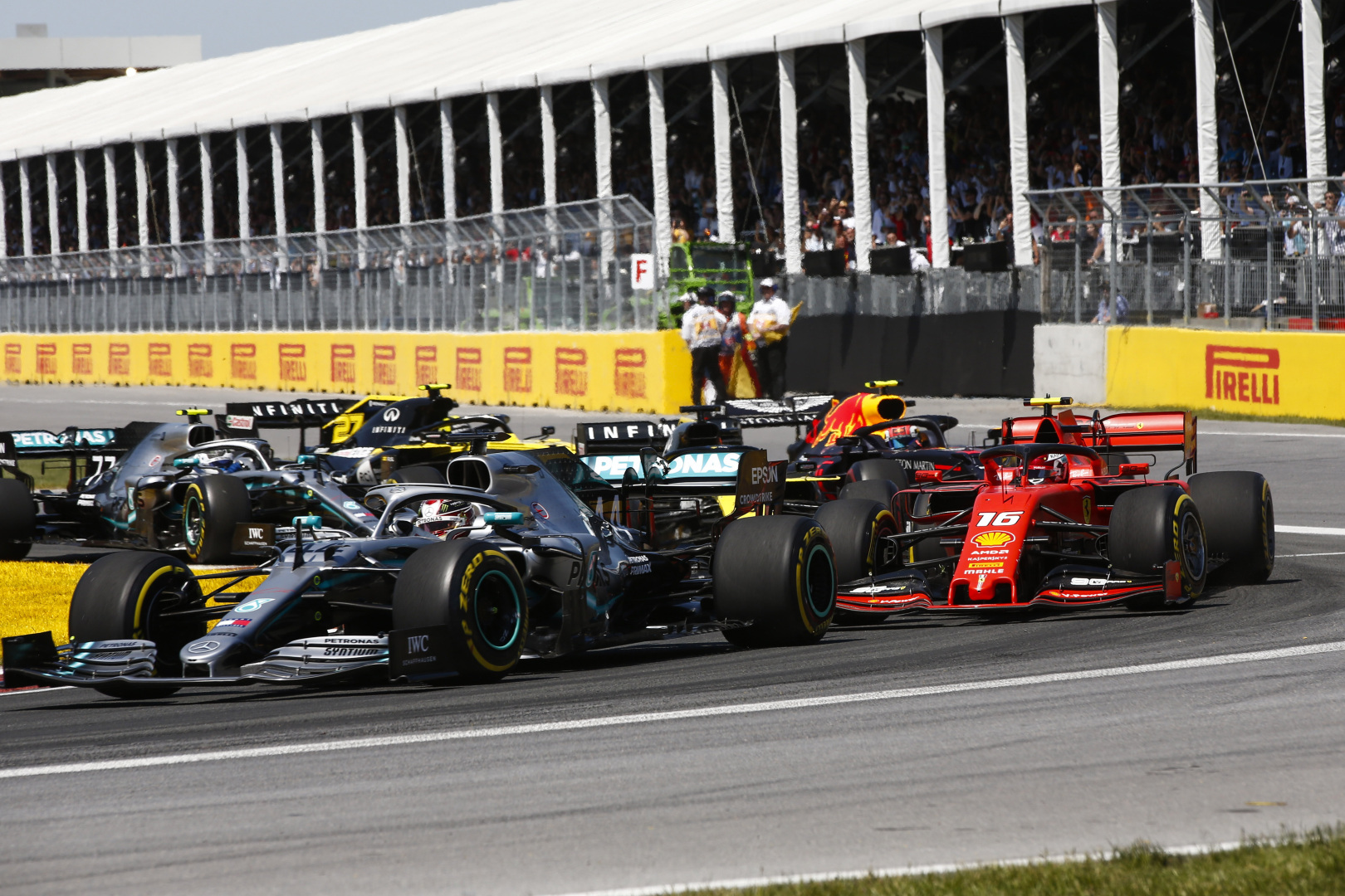 F1: A Mercedesszel és a Ferrarival folytatódik a Netflix sikersorozata