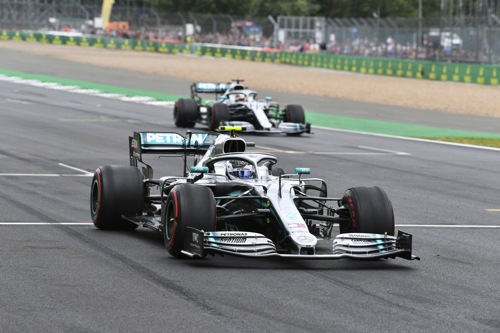 F1: Bottasszal az élen első sorban a Mercedes a Brit Nagydíjon