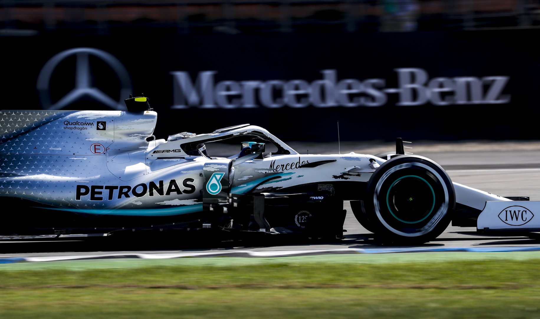 Az F1-es kiszállásról tárgyal a Mercedes, sokkoló bejelentés jöhet