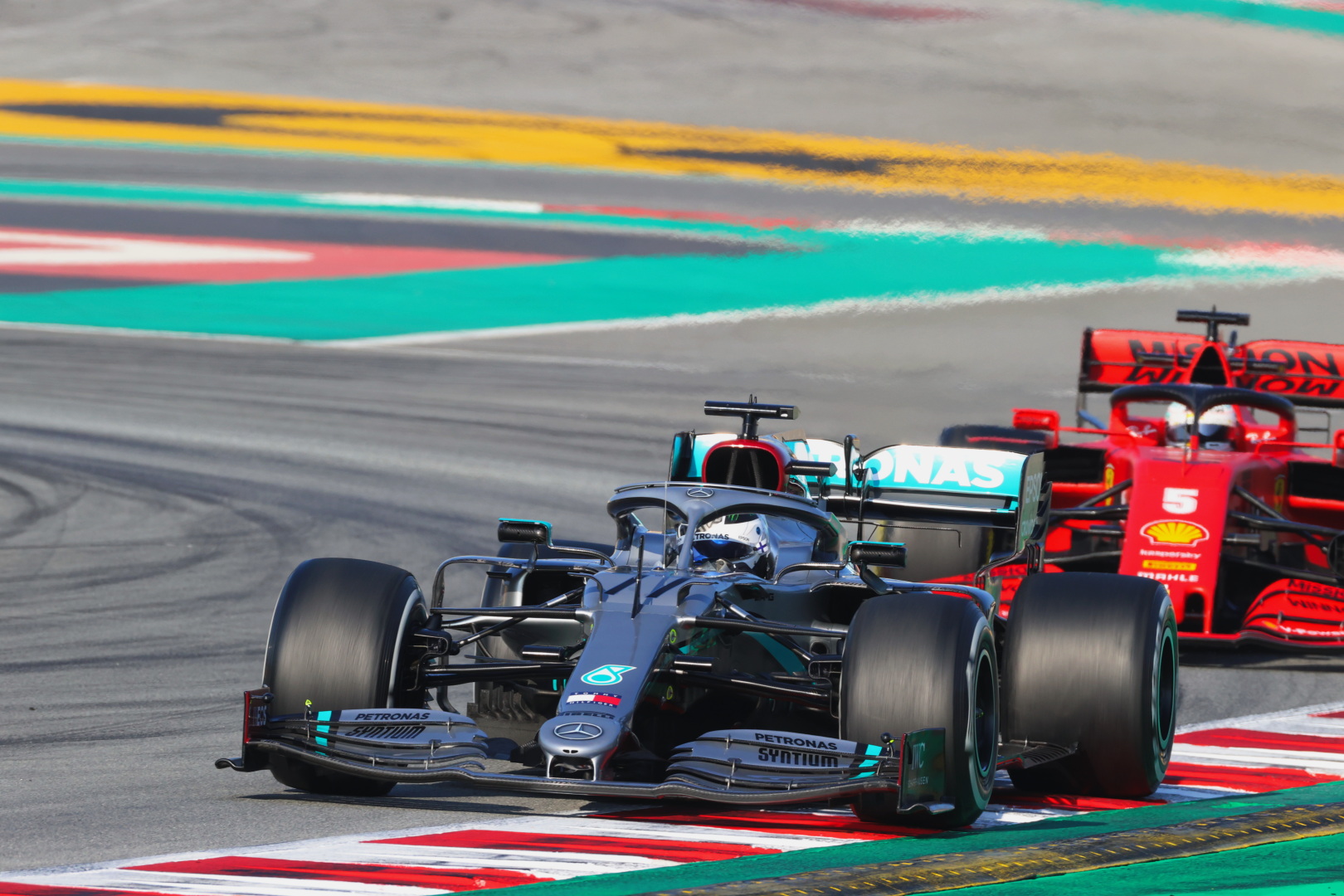 F1: Szárnyalt a Mercedes, bajba került a Ferrari az utolsó napon