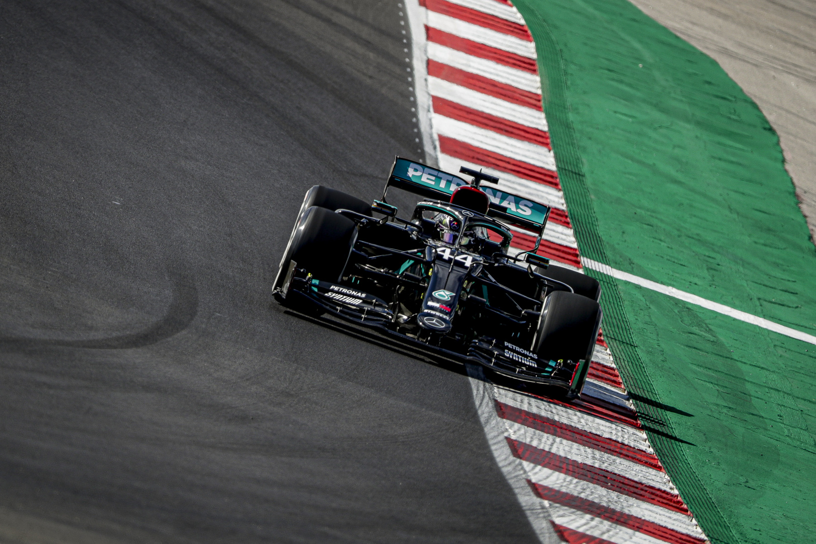 F1: Hamilton elcsente Bottas elől a portugál pole-t