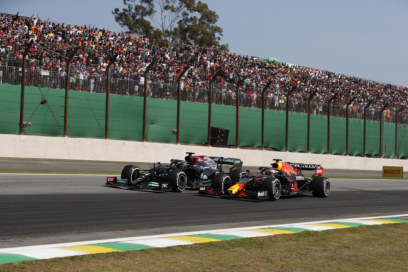 F1: Még elővehetik Verstappen és Hamilton újabb csörtéjét