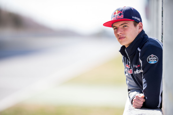 F1 - 2017-RE CSAPATOT VÁLTANA MAX VERSTAPPEN