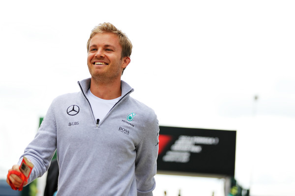 F1 - ROSBERG VISSZAVÁGNA