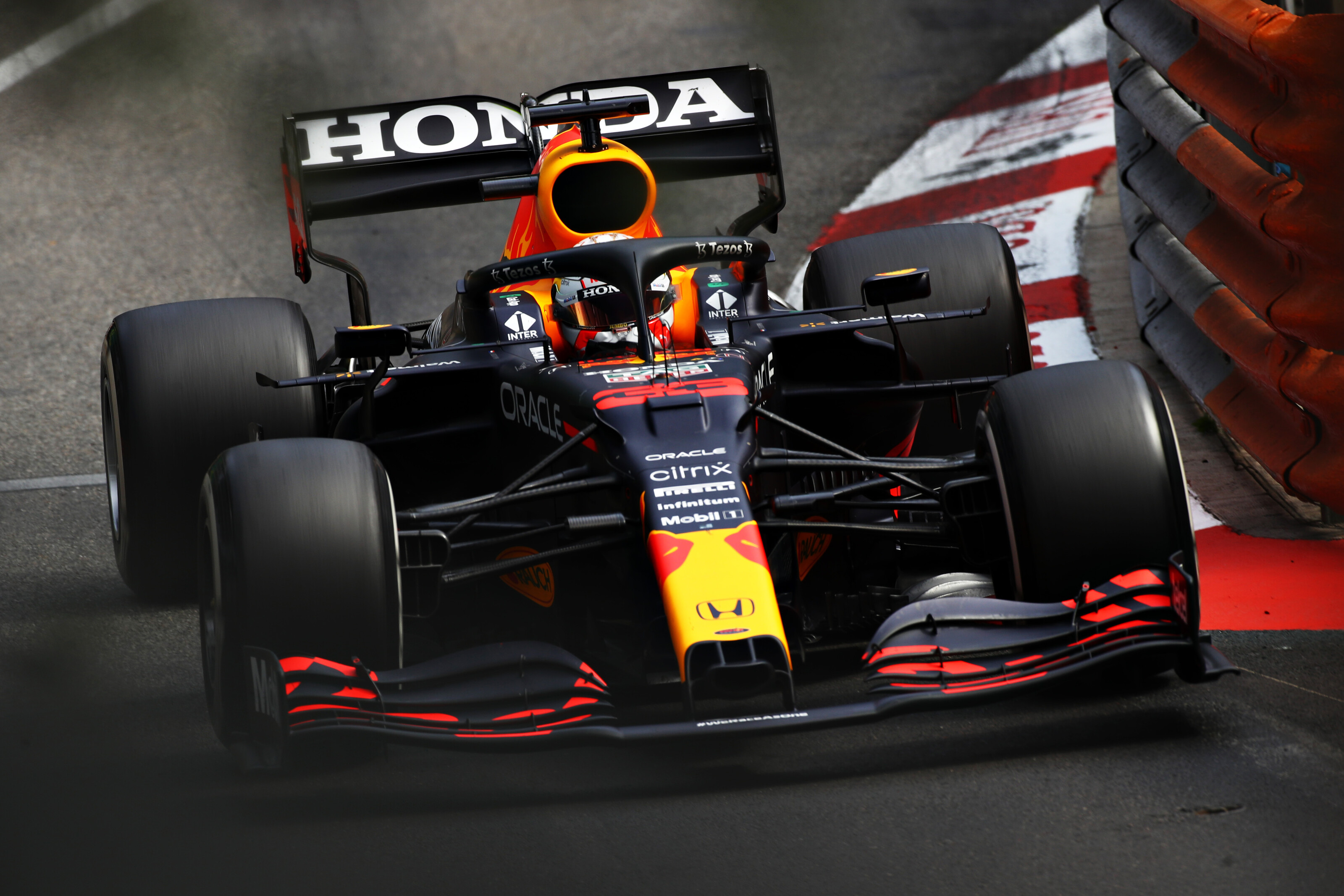 F1: Leclerc-dráma után Verstappen-visszavágás Monacóban
