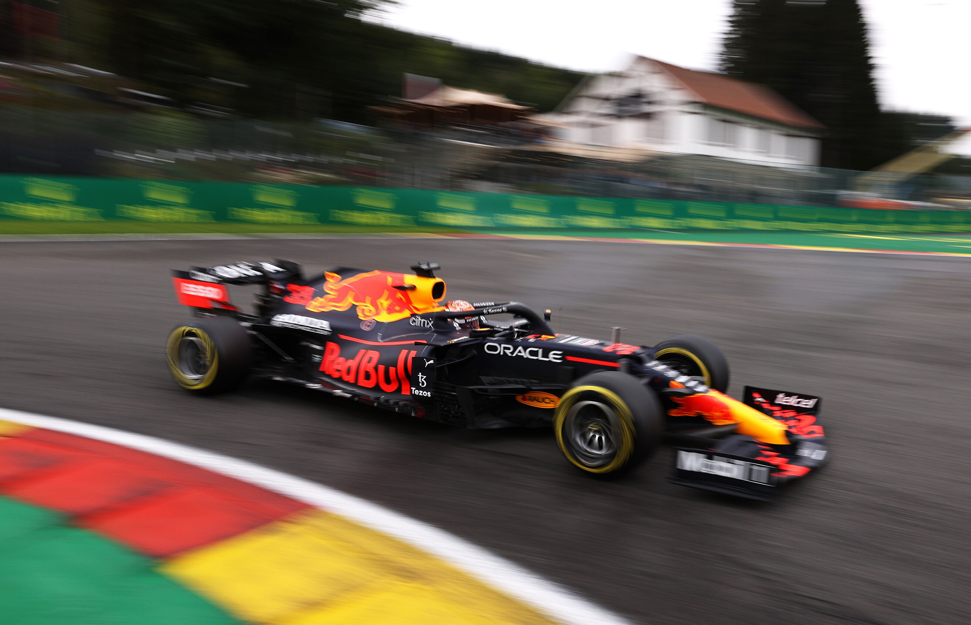 F1: Verstappen autótöréssel is az élre állt