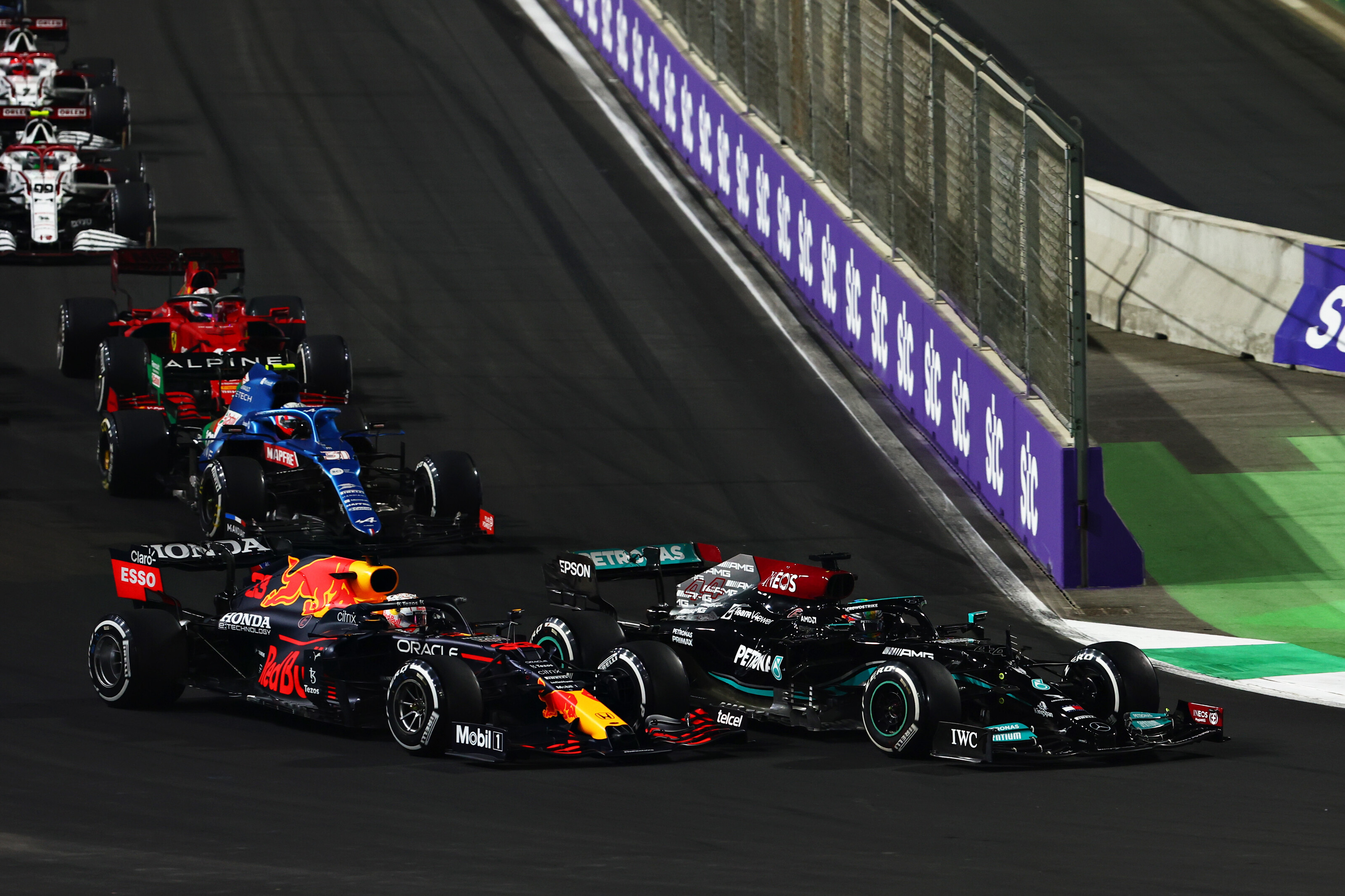 F1: A szigorú tévés szerződést is megfúrták Hamiltonék