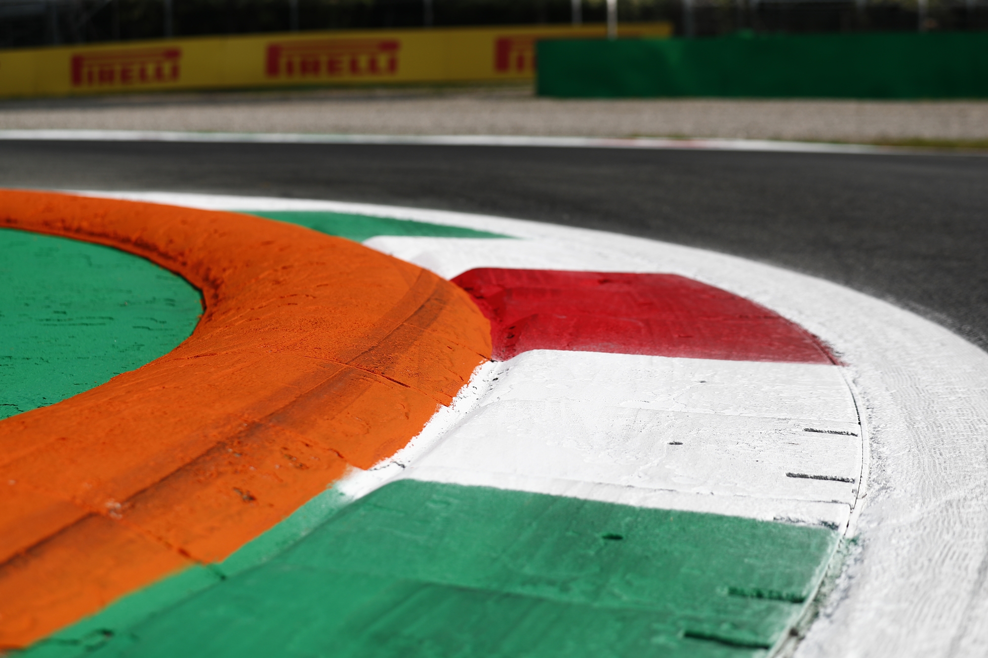 F1: Az ijesztő baleset ellenére sem számol fel a hurkákkal az FIA