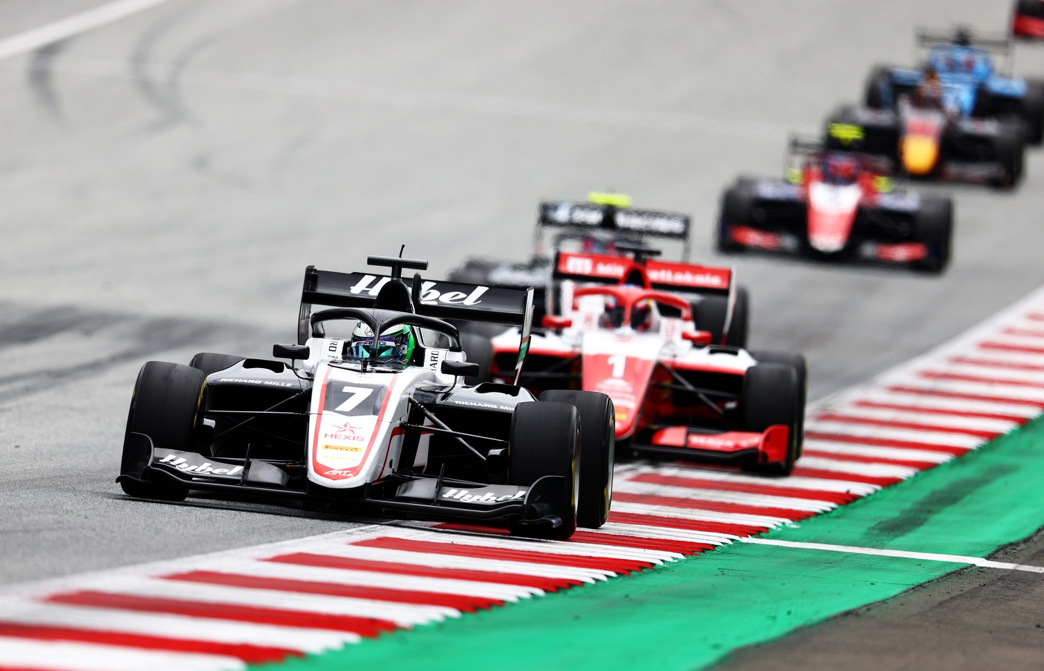 F3: Leclerc-ék nagyot csattantak, Vesti nyert