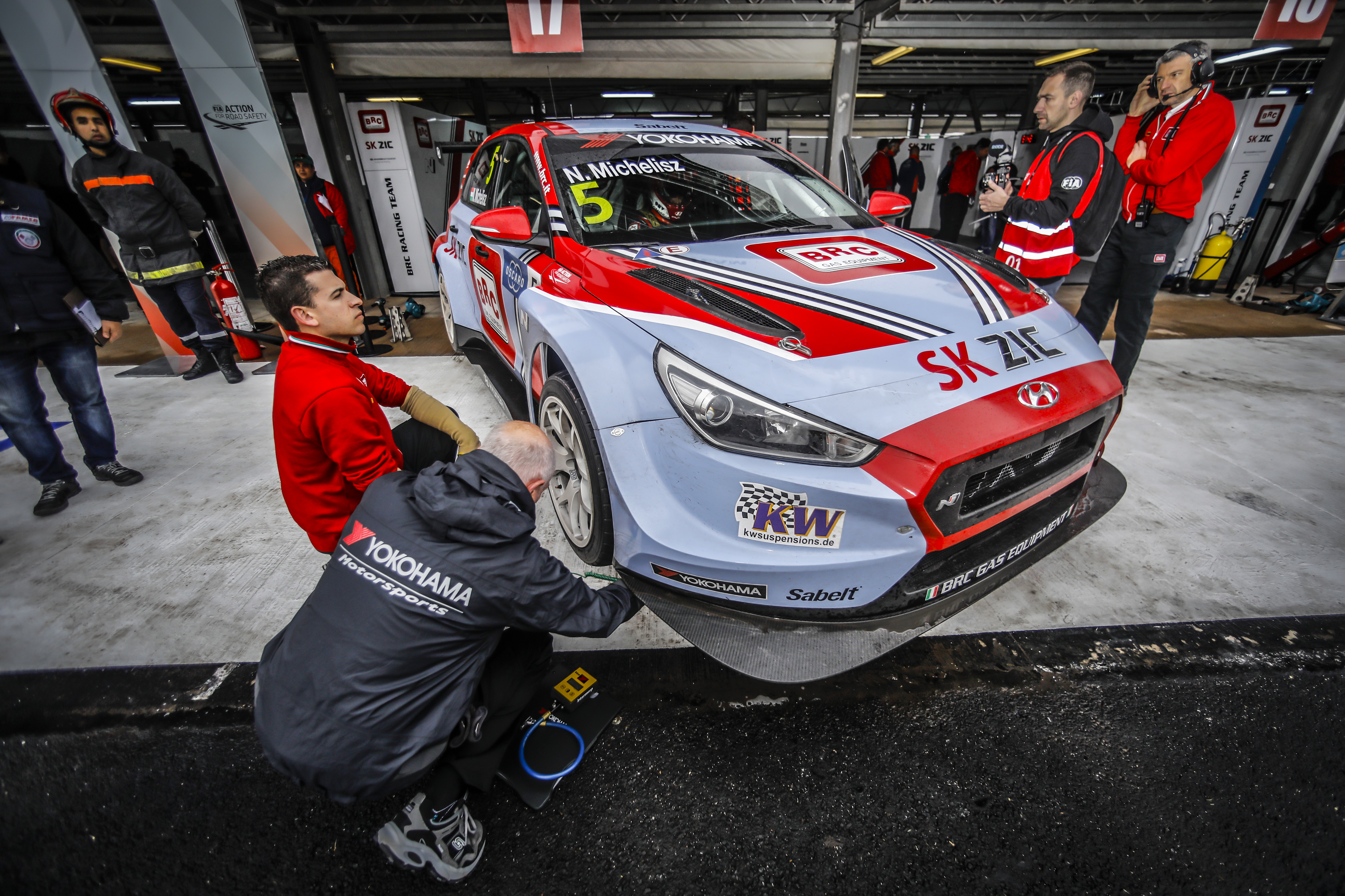 WTCR - DRÁMA: MICHELISZ AZ UTOLSÓ RAJTKOCKÁBÓL VÁGHAT NEKI A SZEZONNAK