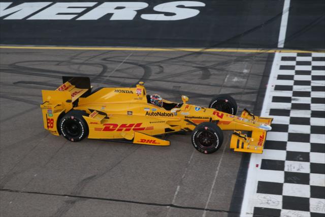 INDYCAR - HUNTER-REAY EGY ÉV UTÁN ÚJRA A CSÚCSON! AZ ÉLLOVAS MONTOYA KIESETT IOWÁBAN!