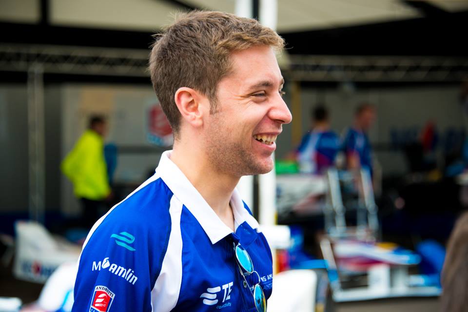 INDYCAR - FRIJNS SZEMEZ A TENGERENTÚLI SZÉRIÁVAL