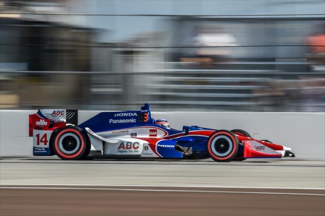 INDYCAR - SATO NYERTE A BEMELEGÍTŐ EDZÉST