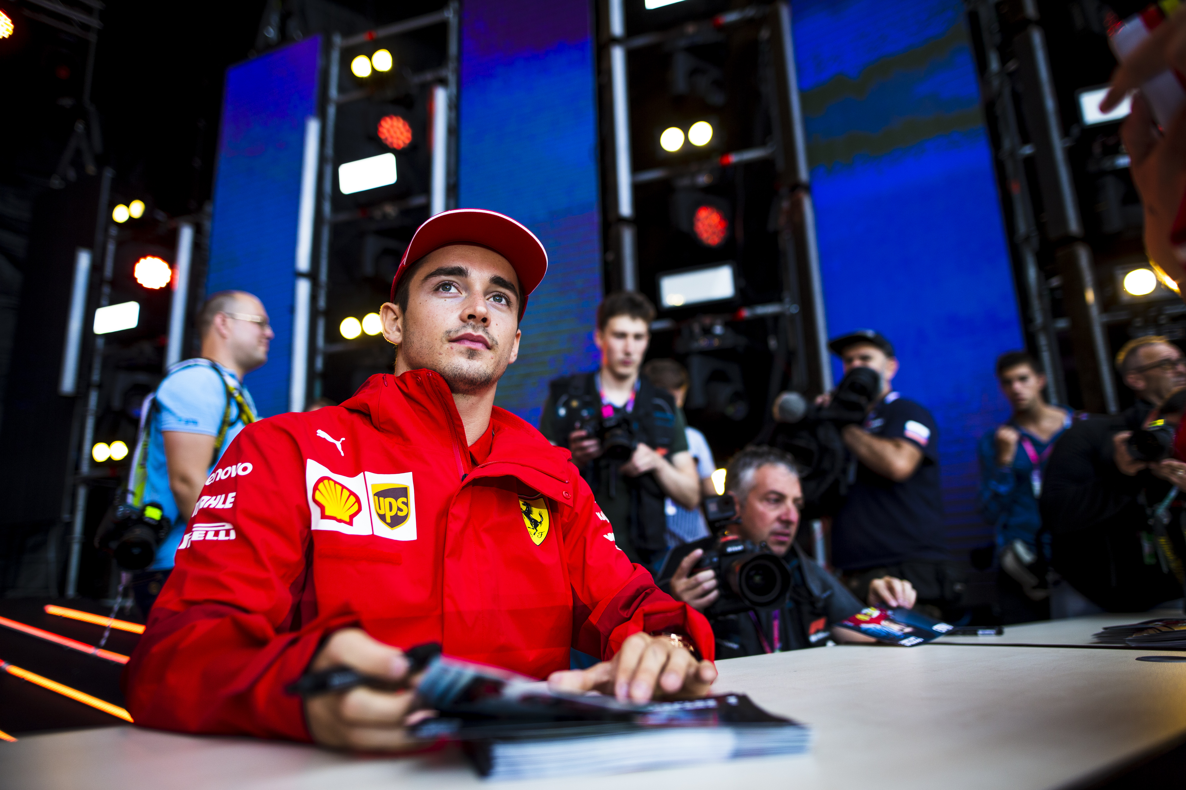 F1: A Ferrari miatt szakított barátnőjével Leclerc