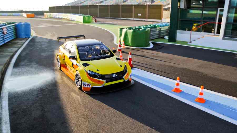 WTCC - LAPIERRE ISMÉT TESZTELTE A LADA VESTÁT