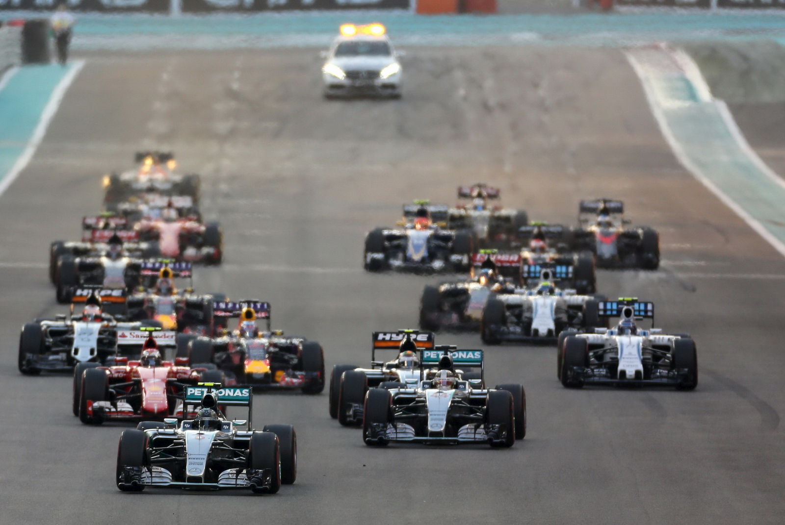 2015_abu_dhabi_gp_race_015.jpg