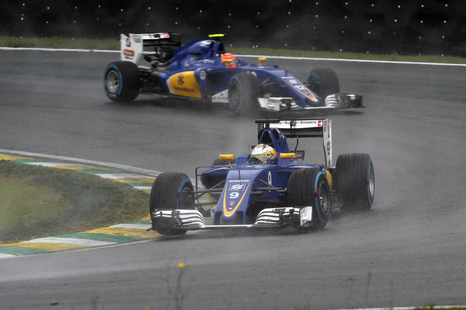 2016_brazillian_gp_race_087.jpg