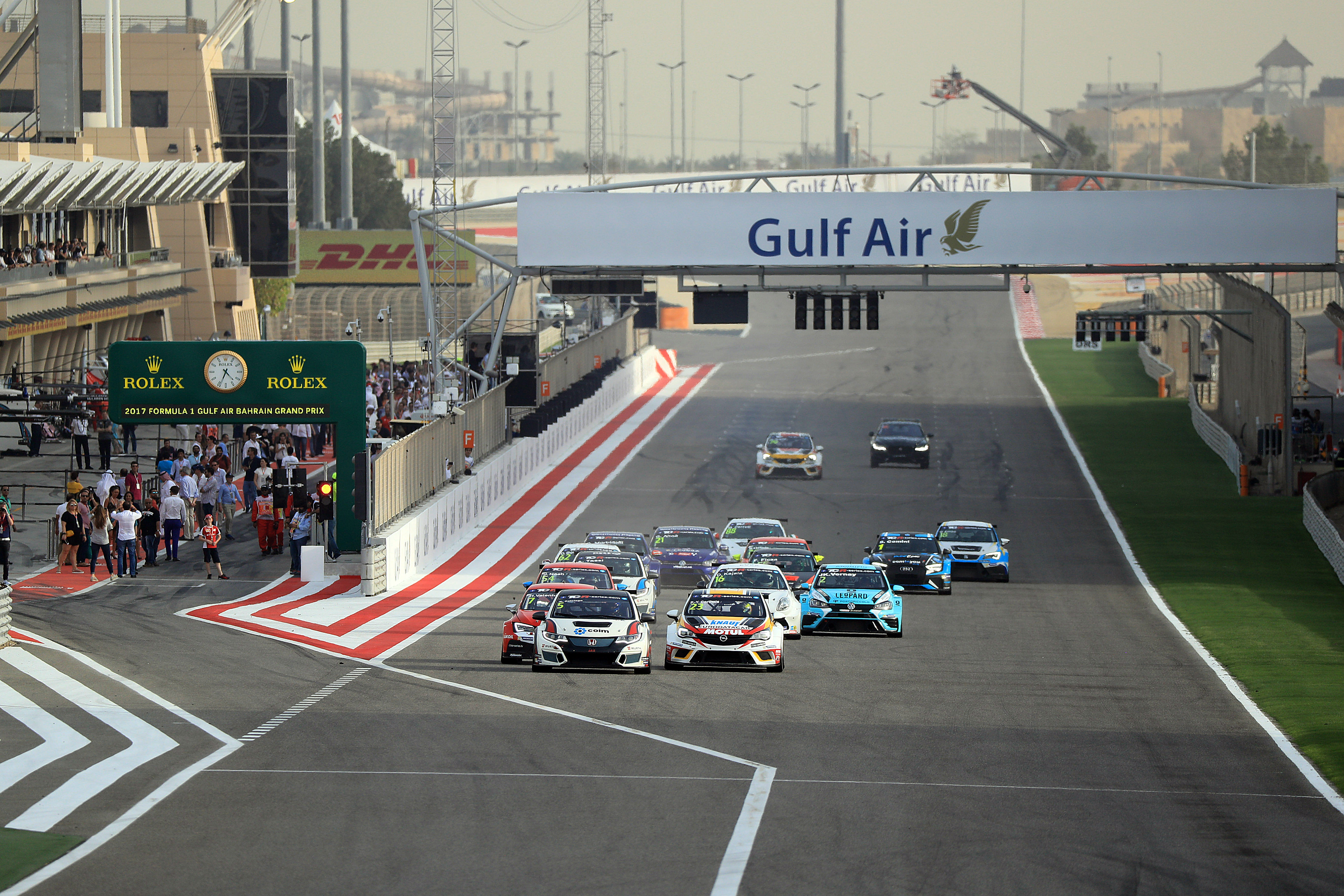 2017-2017_bahrain_race_1---start_race1_8.jpg