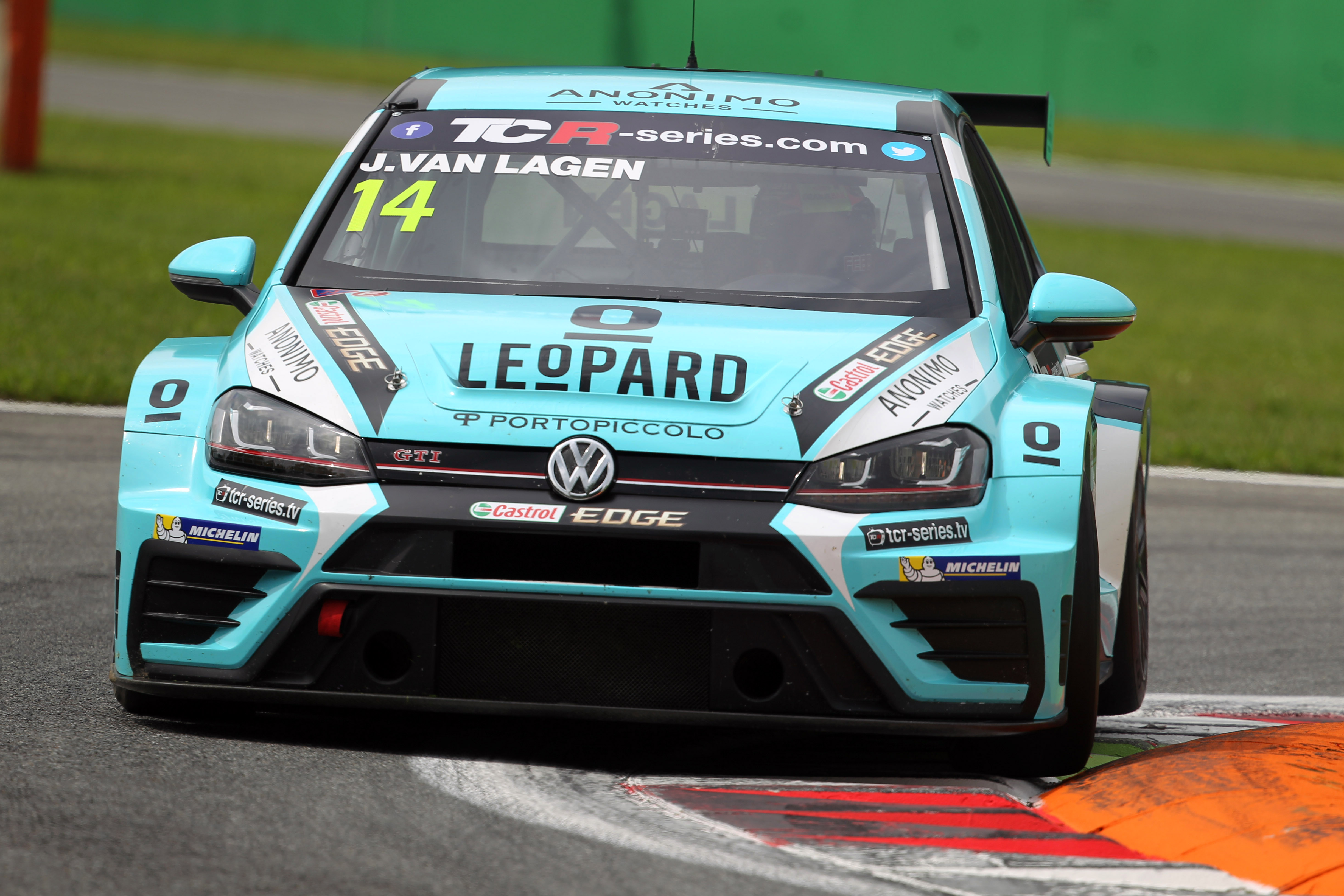 TCR - HÁROM AUTÓVAL TÁMAD OSCHERSLEBEN-BEN A LEOPARD RACING