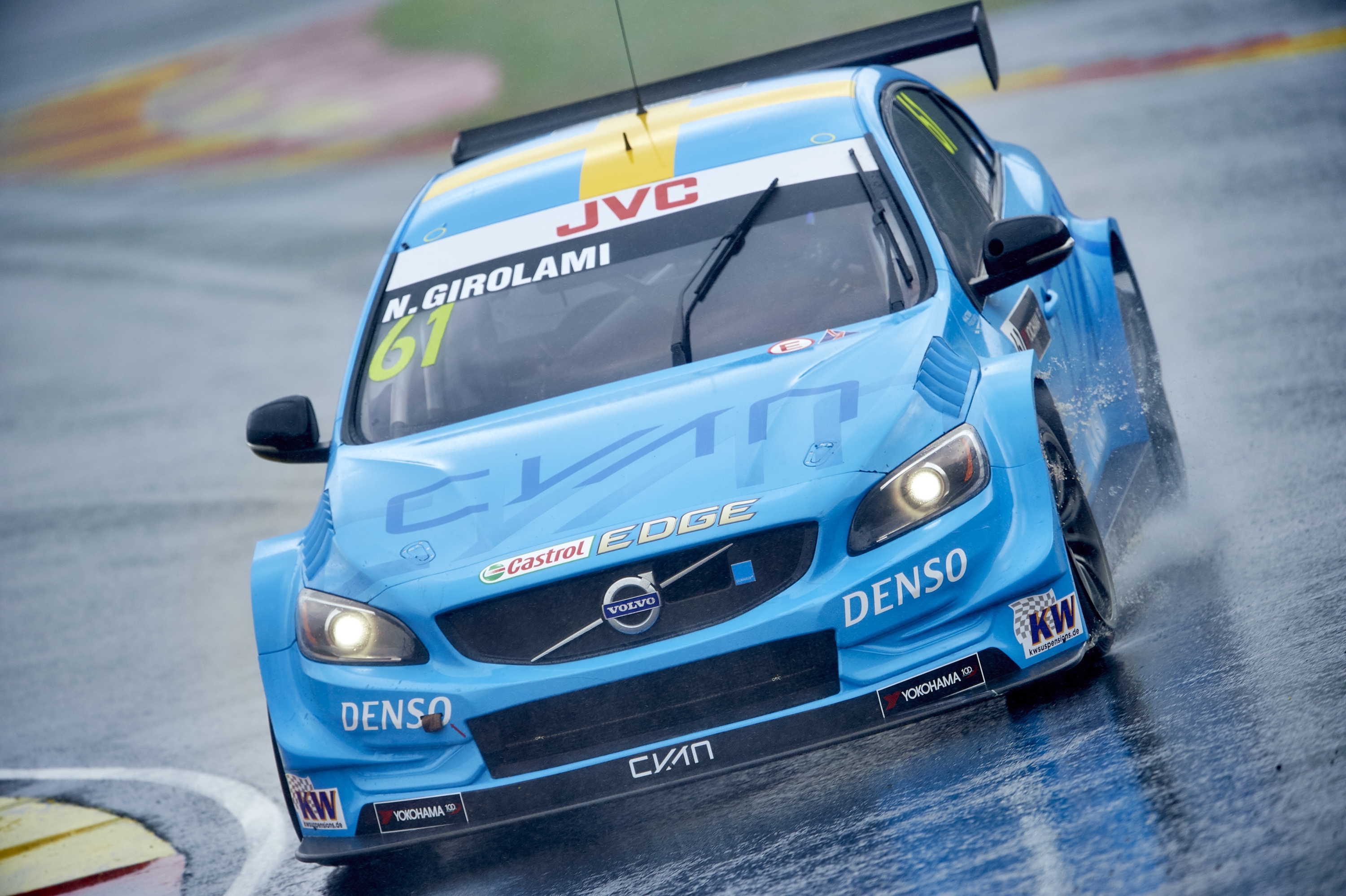 WTCC - ELMOSTA AZ ESŐ A KÍNAI FŐFUTAMOT, FÉLPONTOKAT OSZTOTTAK