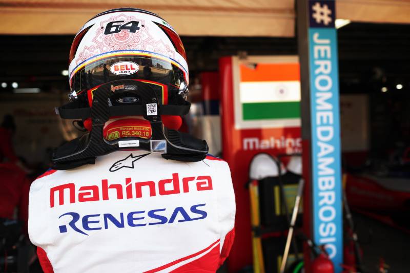 Jerome d‘Ambrosio viseli a HANS-t a nyakában a Formula-E 2019-es marokkói hétvégéjén.<br />Fotó: Alastair Staley / LAT Images (FIA Formula-E Media)