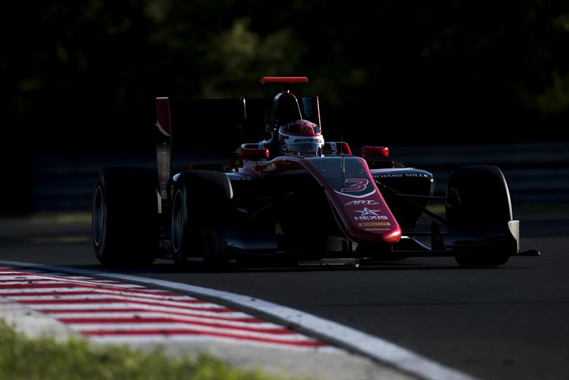 GP3 - RUSSELL ELSŐSÉGÉVEL INDULT A HUNGARORINGI HÉTVÉGE